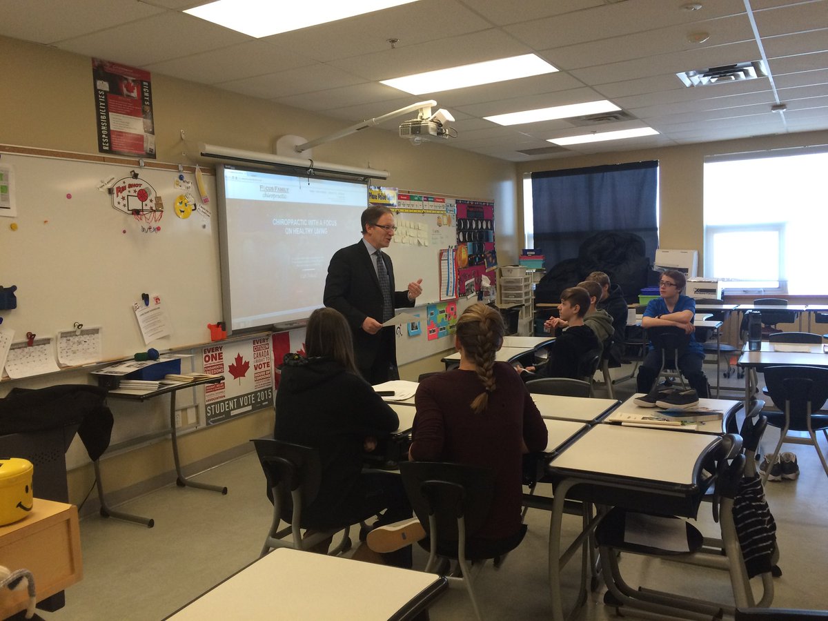 905Shinefmbusin's tweet photo. Creative students from IronRidge School creating #shinefactor commercials for Focus Family Chiropractic @blackfalds https://t.co/J3e4THtSwu