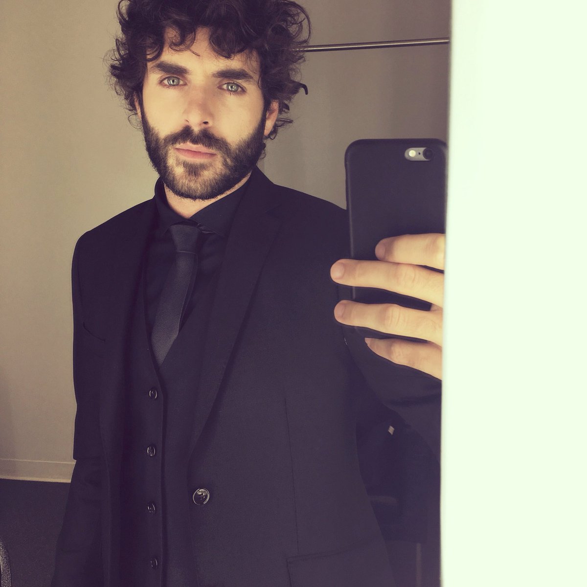 alex_nevsky_'s tweet photo. Merci @JulesDemers pour le bel habit de ce soir !!! https://t.co/iJ4bSUd2ht