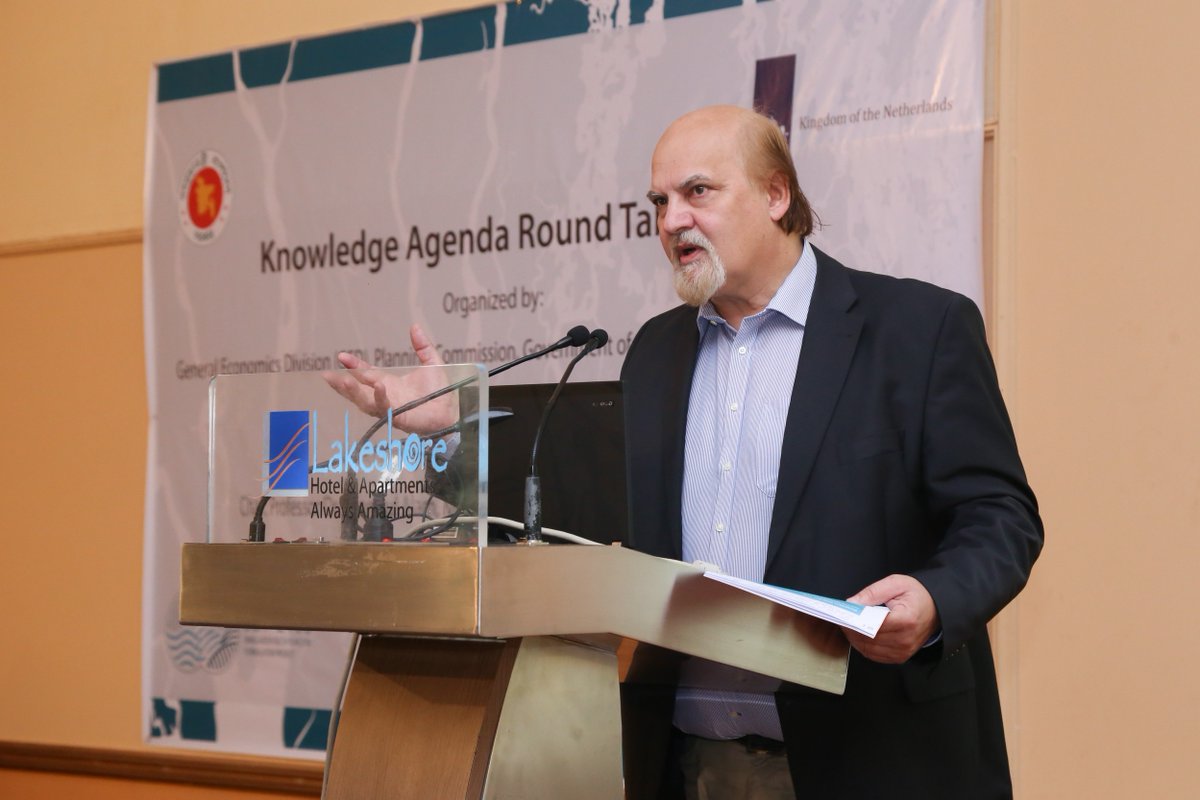 bdp2100's tweet photo. Prof. Dr. Jaap de Heer, Team Leader, BDP2100, presenting at the Knowledge Agenda Round Table
#bdp2100 #Deltatweets https://t.co/1kXc7Hfgsv