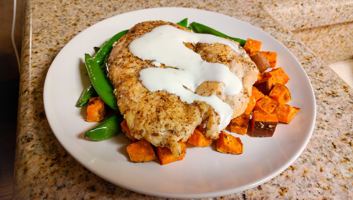 Willseph's tweet photo. Pan-seared butterflied chicken breast with dukkah seasoning, roasted sweet potato, and stir-fried snap peas. https://t.co/HzzOg4F8xF