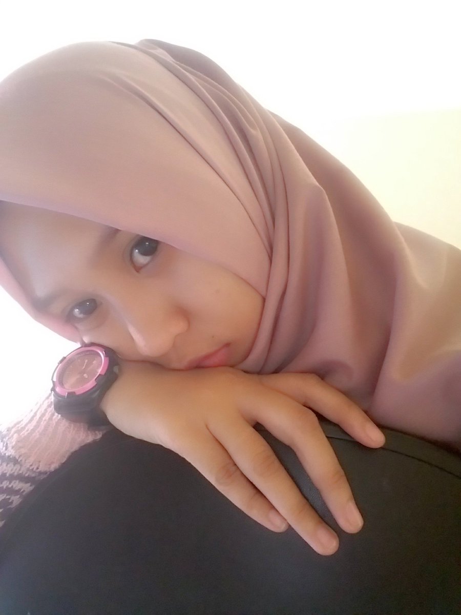 chittozzz's tweet photo. Helloo 😐 https://t.co/hJ7whm5nW7