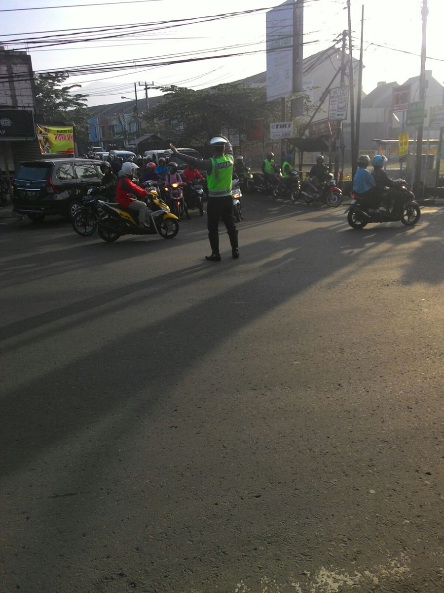 infobdg's tweet photo. #lalinBDG 07.11 : Pertigaan cijambe ah nasution terpantau cukup ramai namun masih lancar | @tmc_restabesbdg  https://t.co/dnjgfC6S99