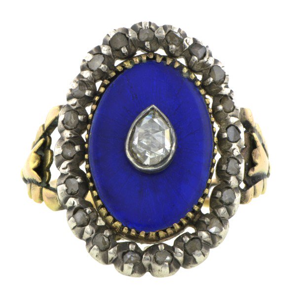 gemgossip's tweet photo. A curation of antique pieces to go along with the new #HeirloomCollection @DoyleandDoyle https://t.co/iRWgob0hEp https://t.co/iIokThY9fD