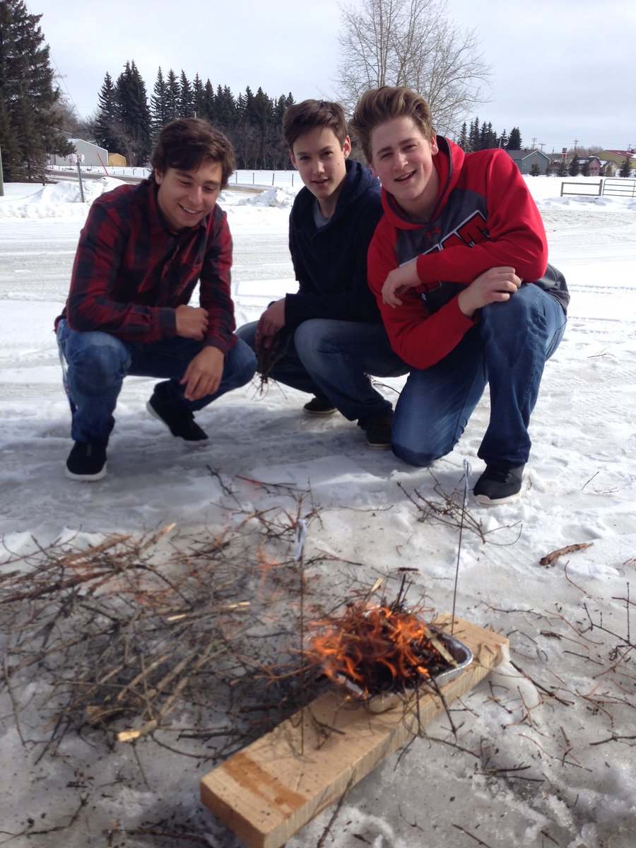 MarwayneSchool's tweet photo. ....and it was a great day for an Outdoor Ed fire starting competition. #winners #6matches&wind https://t.co/cIGsjA3F4q