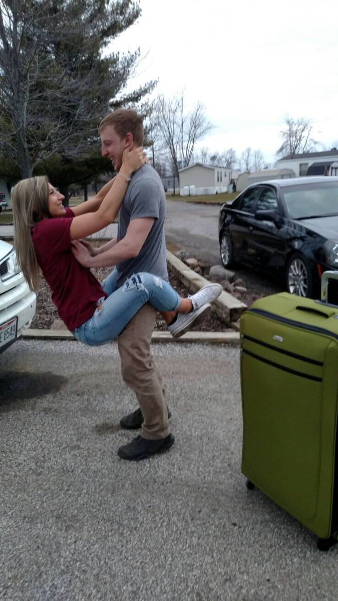 SoccerScrub22's tweet photo. When bae is leaving for vacation for a week and your goodbyes don't go as planned 😳 https://t.co/1gOwRIbJVv