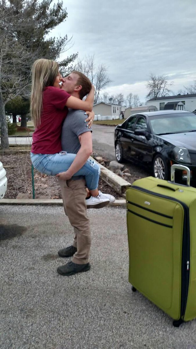 SoccerScrub22's tweet photo. When bae is leaving for vacation for a week and your goodbyes don't go as planned 😳 https://t.co/1gOwRIbJVv