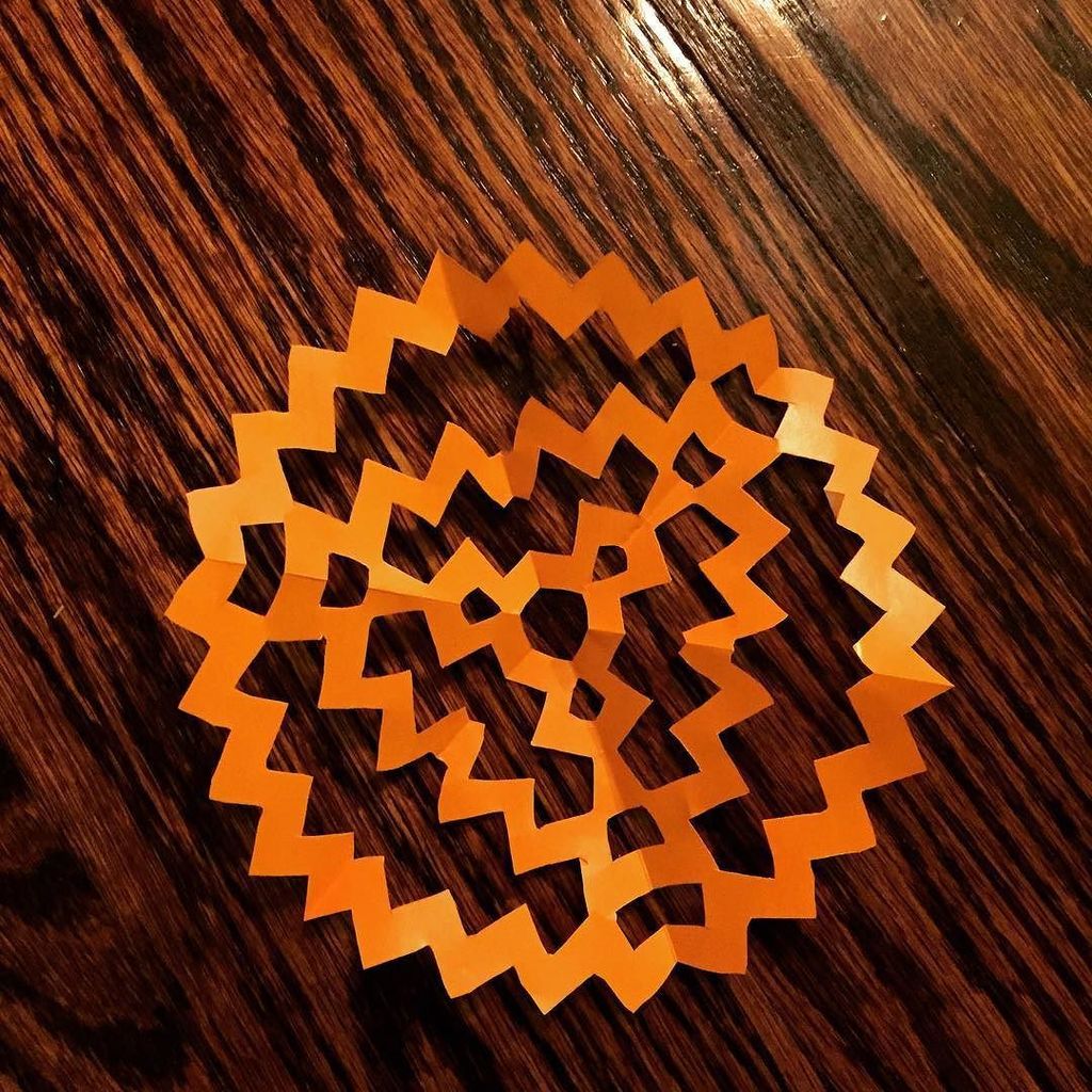 MartinePhoenix's tweet photo. The first cut is the deepest. #sharpthings #sharps #krigami #geek #artgeek #artthings #art… https://t.co/lfDolkz6xa https://t.co/nNcclwSDsG