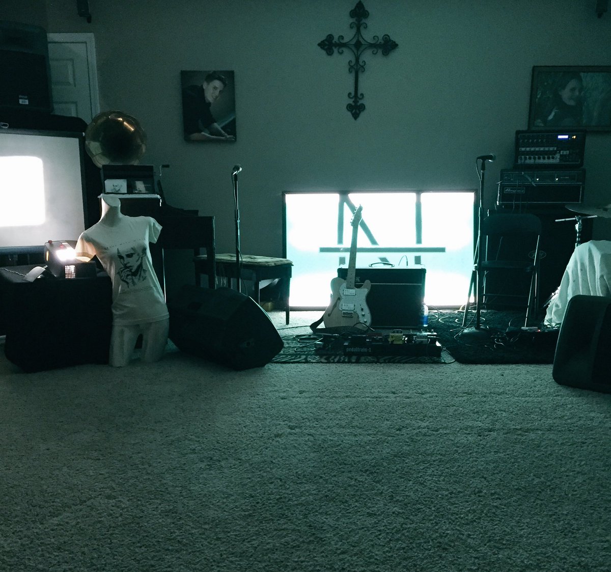 thenotionaries's tweet photo. House show in one hour Liberal KS https://t.co/IugFj7sOF2