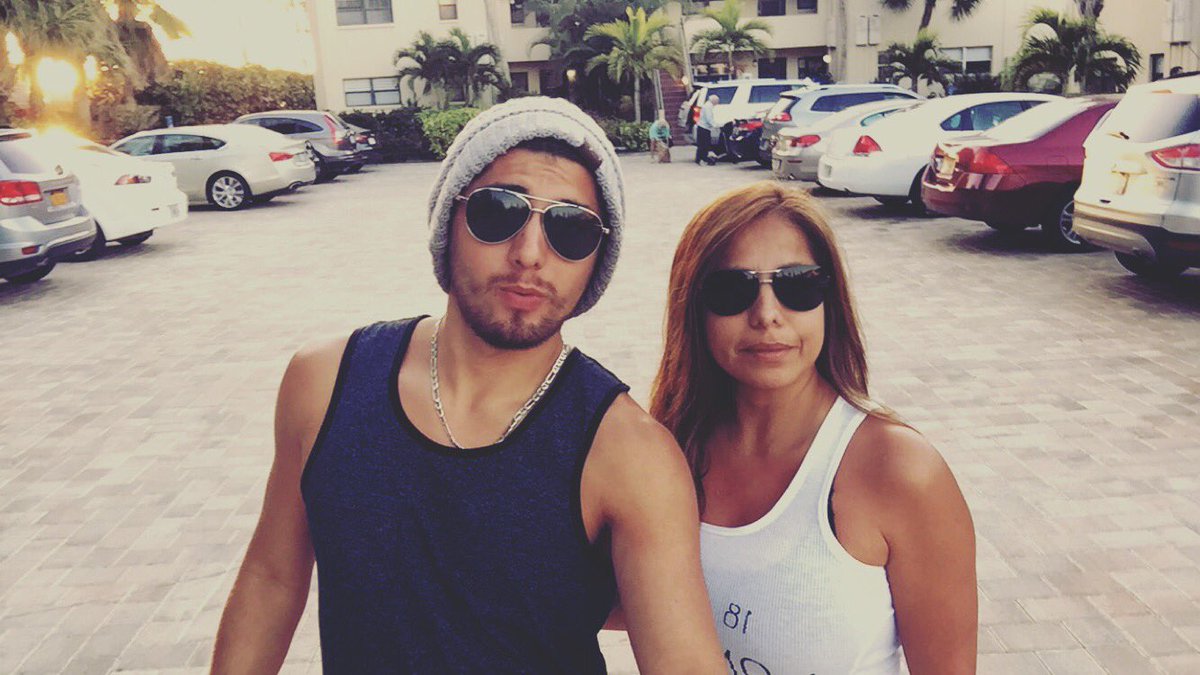 miklos_shank's tweet photo. Still rocking the beanie down here in FL!!! https://t.co/H85VkmLEgz