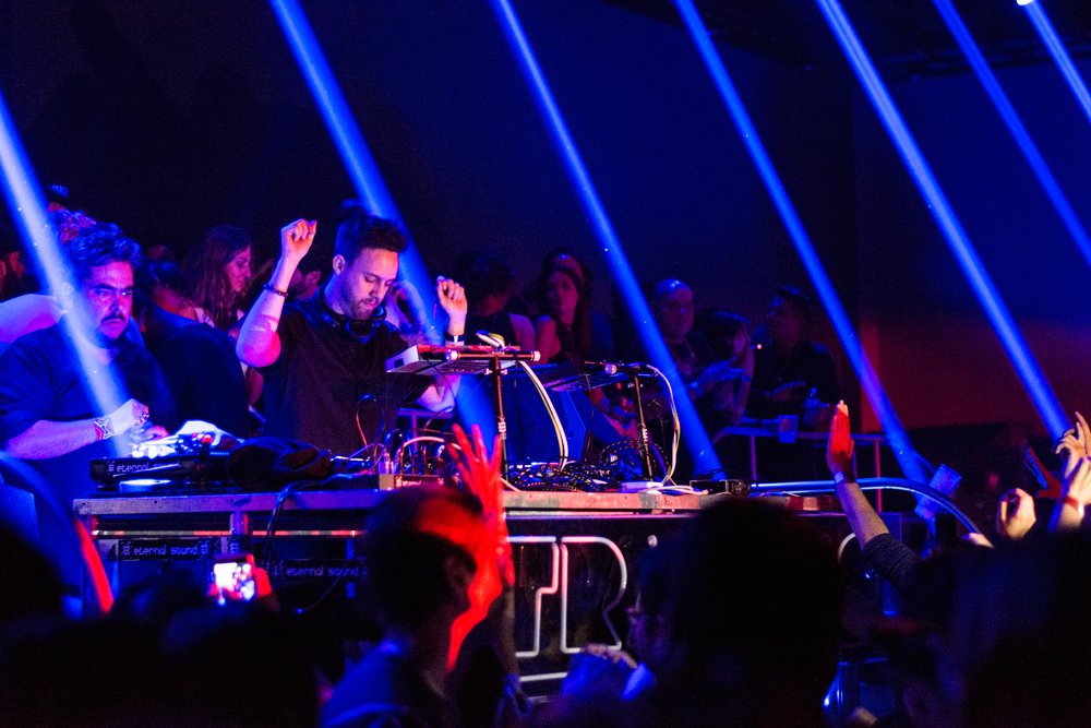 THUMPenEspanol's tweet photo. Galería: Una noche con @MaceoPlex en la ciudad de México. #MPLEXCDMX https://t.co/Uyetzirg0a https://t.co/AvZyed5E8e