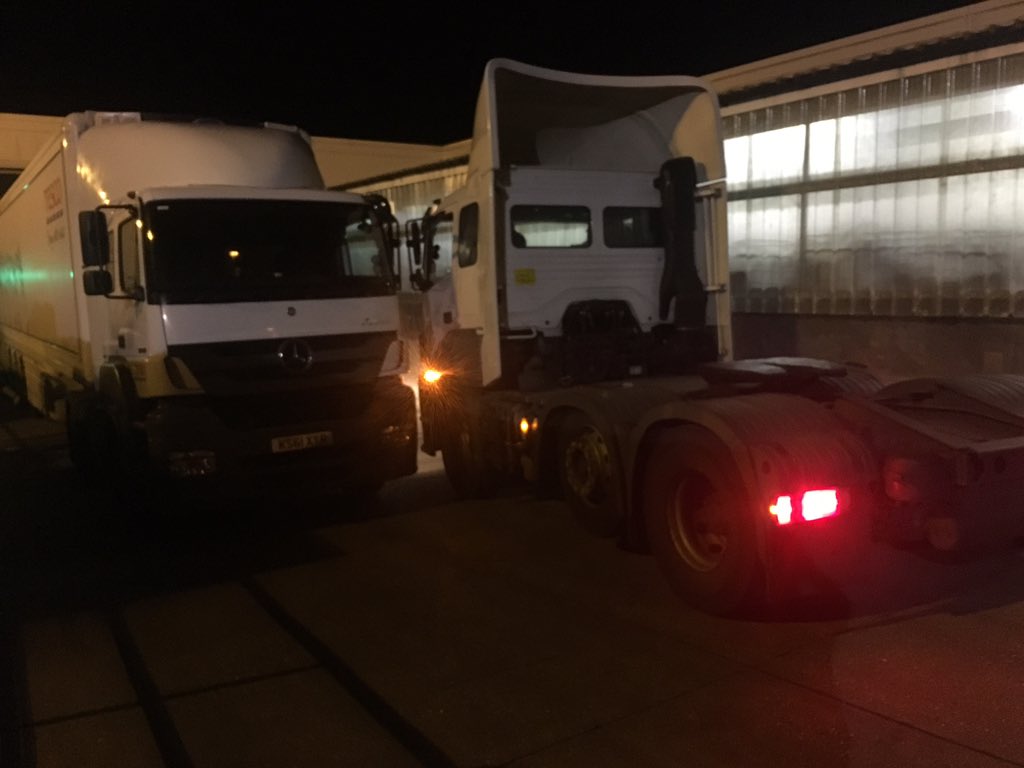 #teamwork Frozen Lorry jump starting fresh wagon stuck on bay.