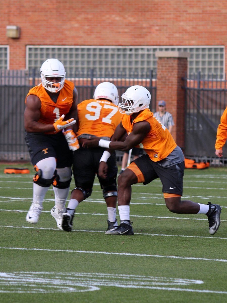 wesruckerTBA's tweet photo. #Vols sophomore-to-be Kahlil McKenzie is still a comically large human being. https://t.co/4huLgtaRwe