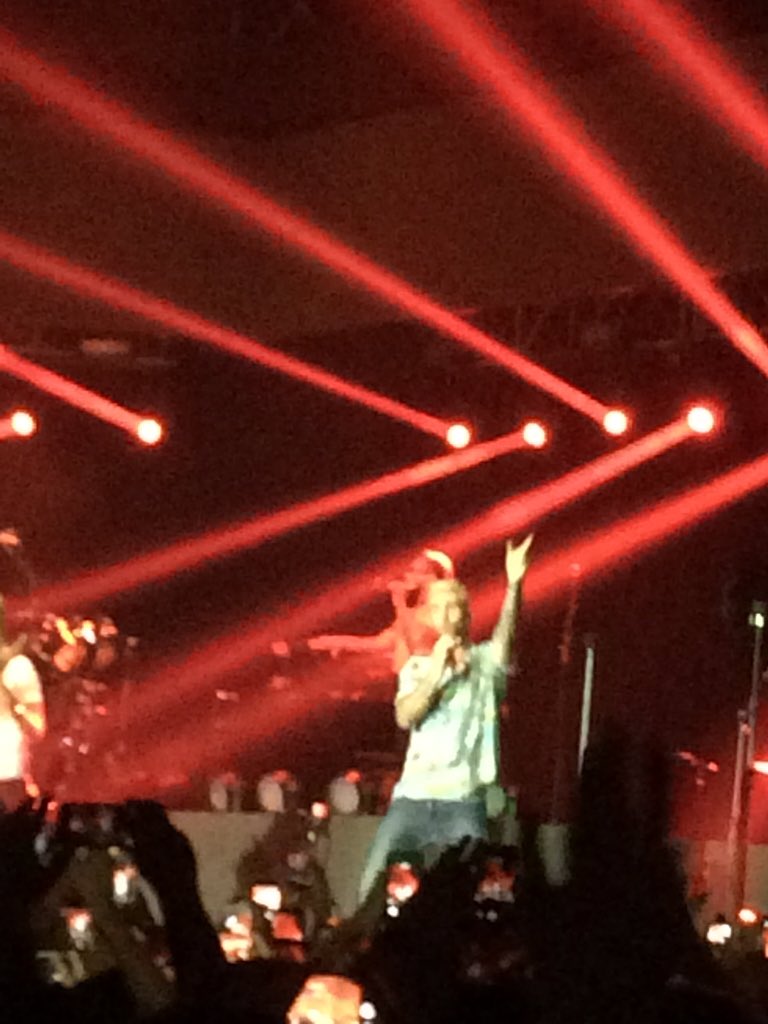 UMusicChile's tweet photo. Grande  #Maroon5enChile 😍👏🏻❤️🎤🇨🇱🎼 https://t.co/IWrkYPUx9v