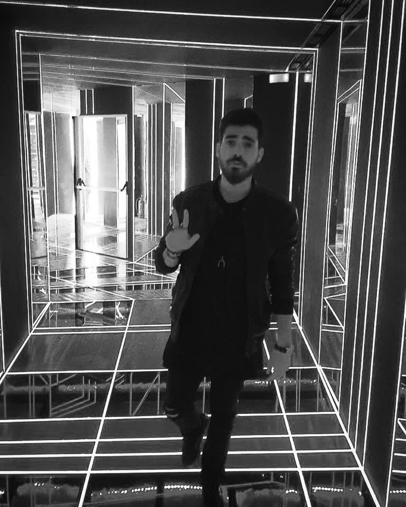 AthensInsta's tweet photo. Όχι παιδιά δεν ειναι από την ίδια μέρα οι φωτογραφίες! 😂🔝🐝👌🌙 #boxεισαιαφου #onlybox #boxat… https://t.co/ze1BgHF0xd https://t.co/zrA2Q2a4e5