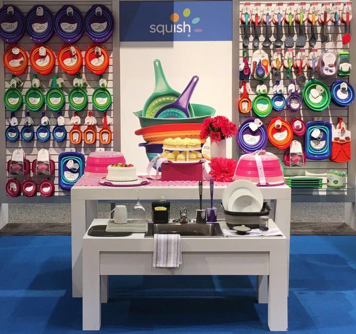 FSE_Limited's tweet photo. @RobinsonHome's Squish line has a #collapsible cake carrier to make entertaining a piece of cake #IHHS2016 https://t.co/4JMiDRSNgn