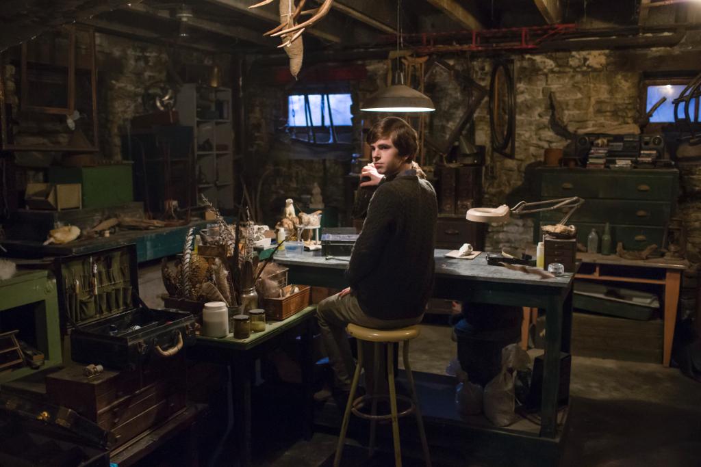 The #BatesMotel is open for business. RT if you’re watching!
