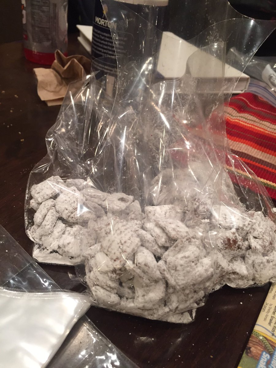 JaydenStarkey's tweet photo. really tempting to eat this puppy chow!!!!😍😍😍😩 @tpalfood https://t.co/NJos1G4VyB