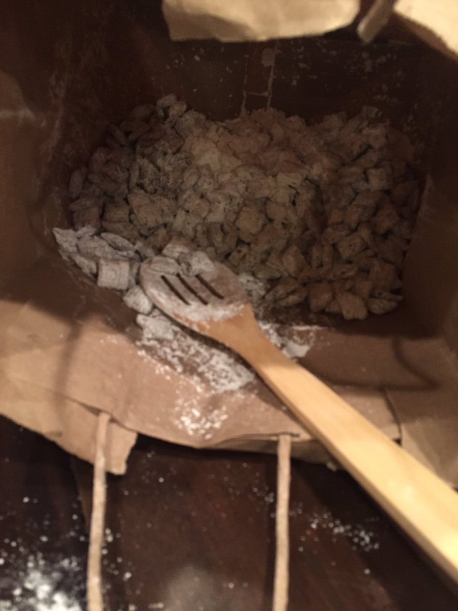 JaydenStarkey's tweet photo. really tempting to eat this puppy chow!!!!😍😍😍😩 @tpalfood https://t.co/NJos1G4VyB