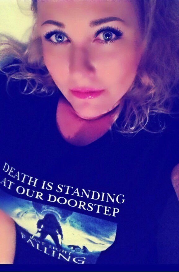 wookielover53's tweet photo. #lastlightfalling #bookstofilm #bookworm @lastlightfallin thank you for my tshirts i love them! https://t.co/FZhXFJs0h2