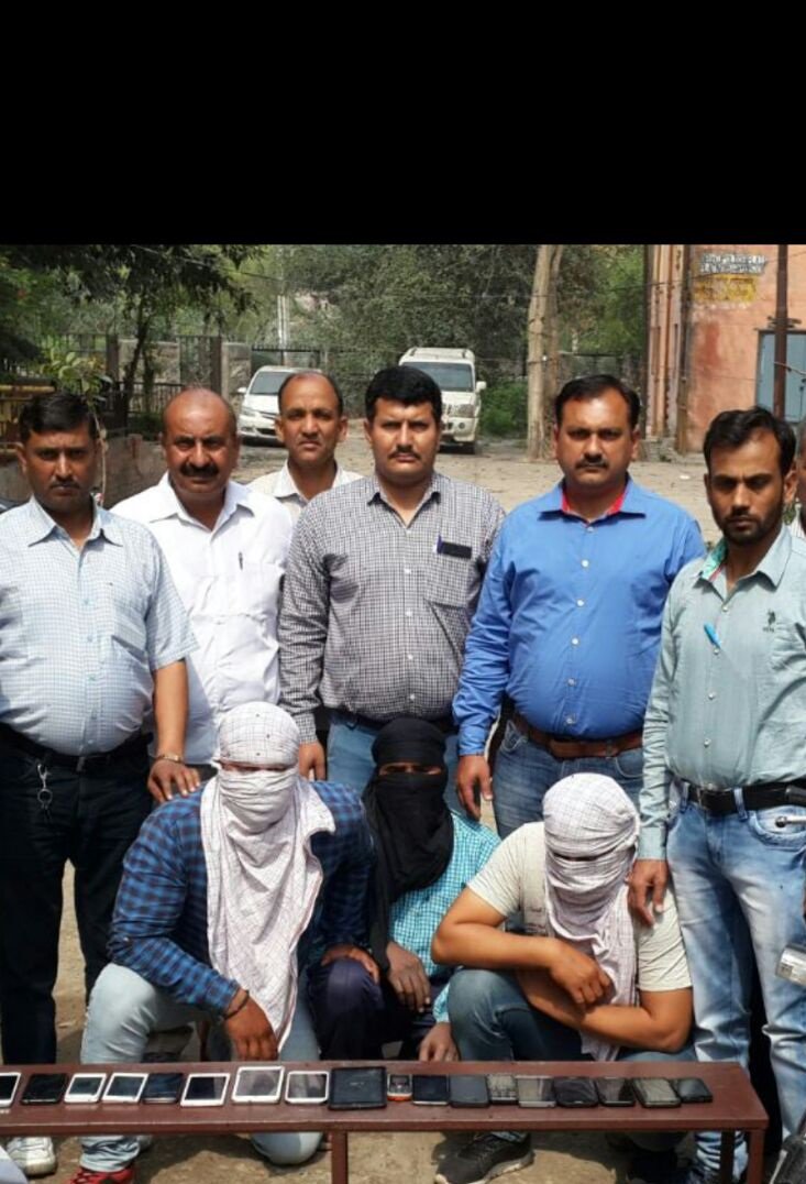 DCPDwarka's tweet photo. AATS/South-West team has arrested 2 hardcore snatchers involved in more than 200 cases of robbery and snatching. https://t.co/NKLwqTnTod