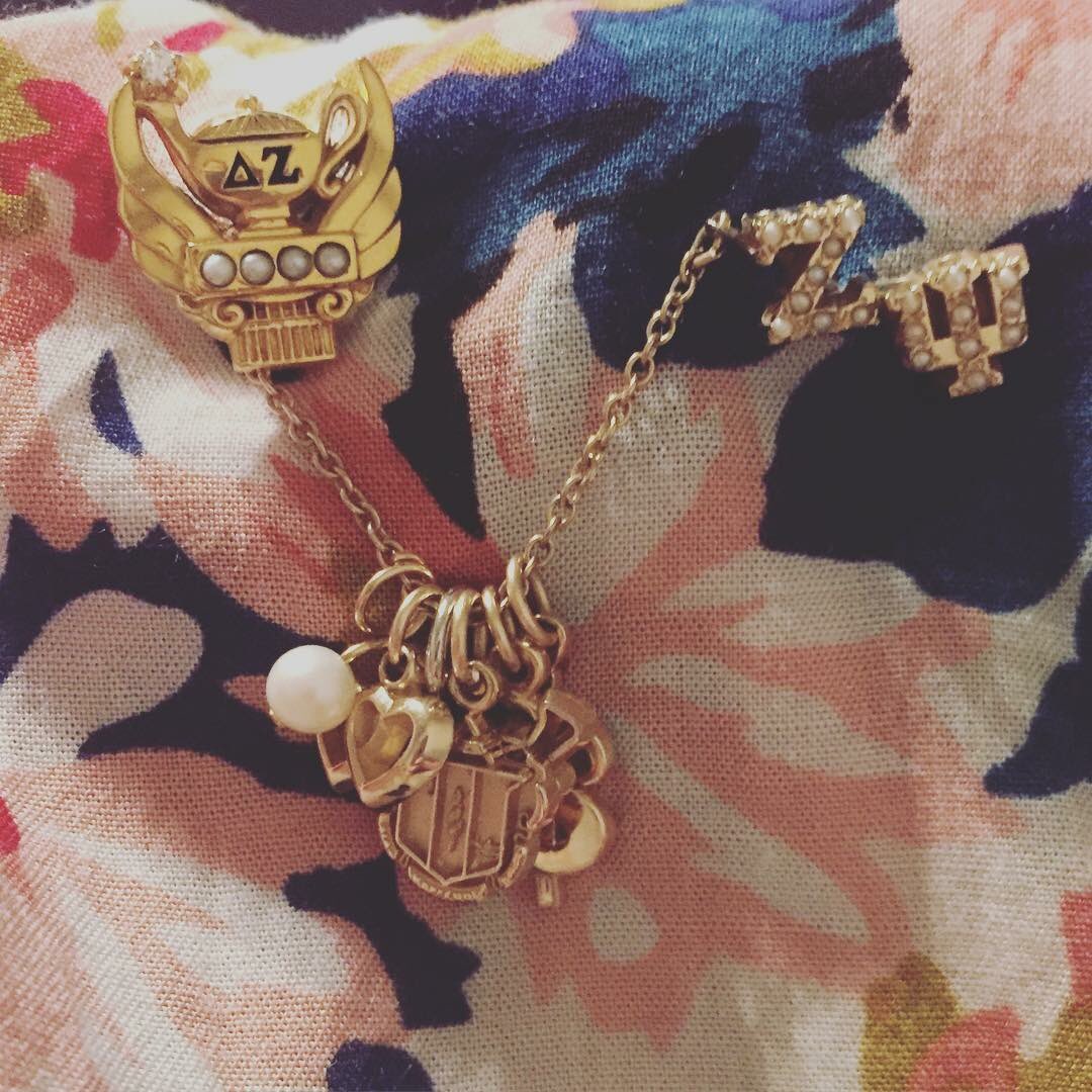 SFASU_DZ's tweet photo. Happy International Badge day to all of our Panhellenic sisters!πππ #DZLAM #pictureyourselfpan https://t.co/7immXTNEvQ