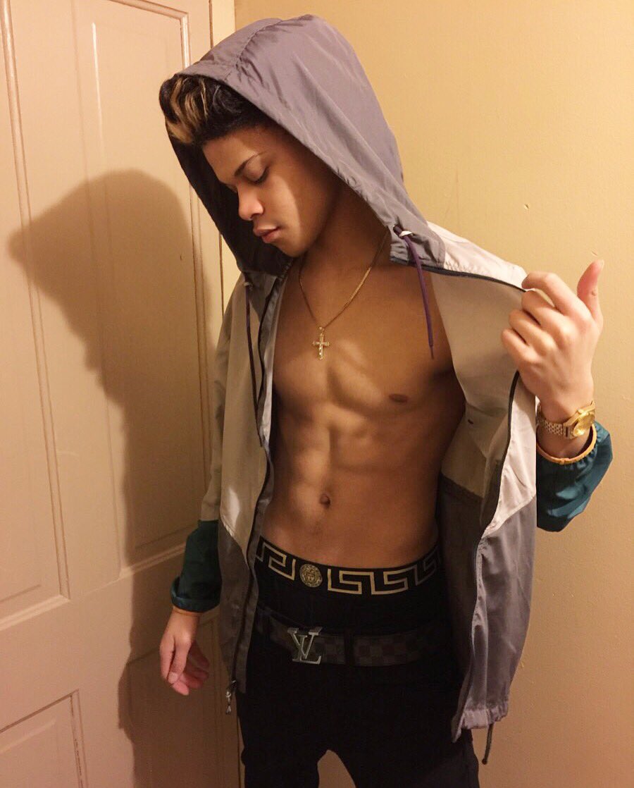 andrewfontenott's tweet photo. acf acf acf 🤔💦 https://t.co/2ujhVypUim