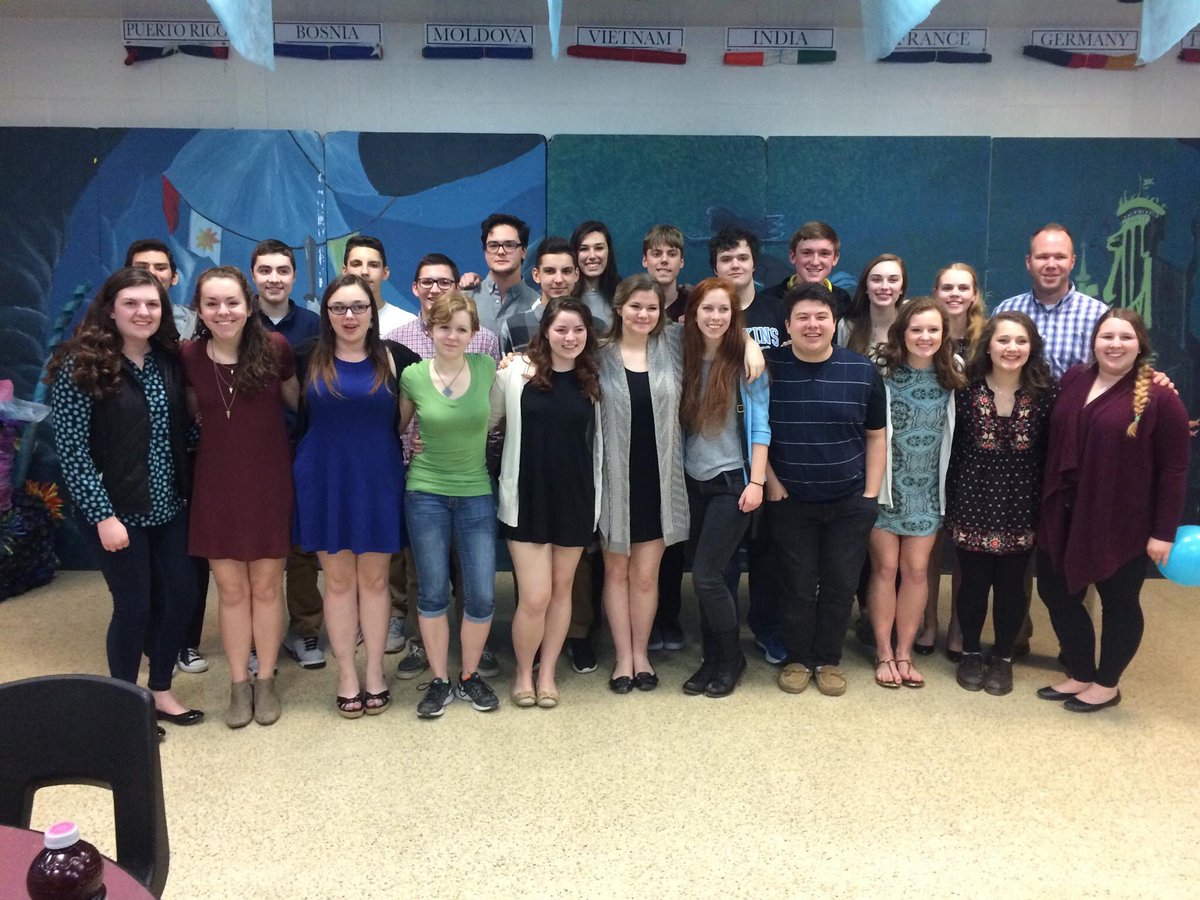 MASHMusical's tweet image. Best of wishes to the class of 2K16. For everyone else: a job well done! ONWARD! #MASHLittleMermaid