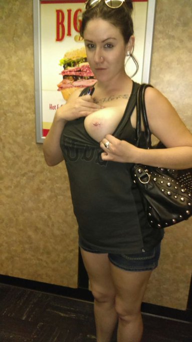 Elevator bewb. https://t.co/AMaKSAD7N6