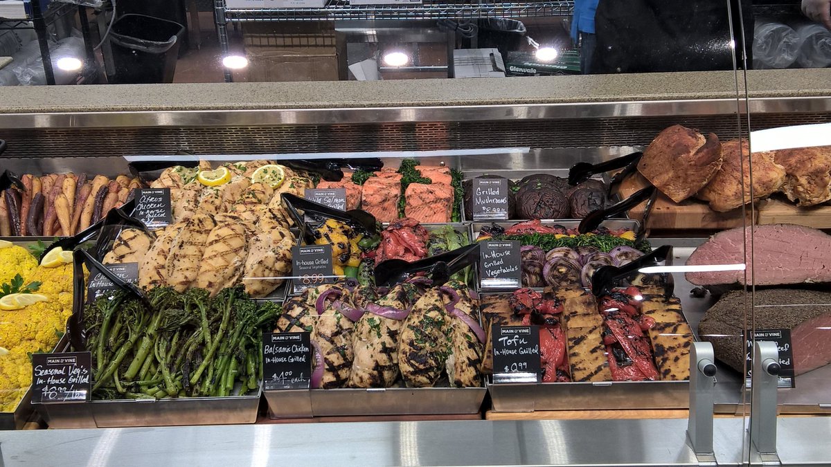 Grocerant's tweet photo. Kroger is Prepping to Focus on Fresh Prepared Meals #DinnerCall #Kroger #Albertsons https://t.co/lLESm2BtNB https://t.co/eMecQUjtyo