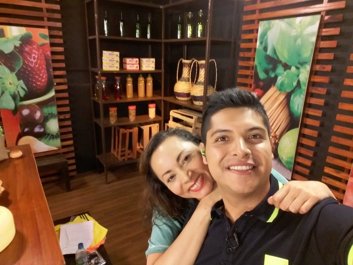 MRJulianTV's tweet photo. Muchos éxitos para esta hermosa mujer @AidaMorales68 que se llevo el fiao en @Latdmb 🌷🌷🌷🌷🌷🌷🌷 saludos al hermano AJ https://t.co/8O2SvzUr1G