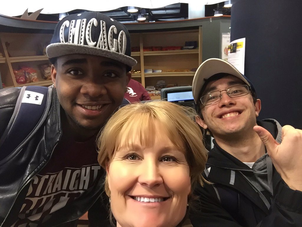 profbres's tweet photo. Love when I run into my #LegalEagles and catch up! #noselfiecontrol #proudprof https://t.co/teRwKoQ0Yd