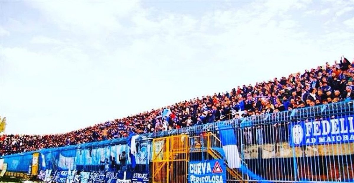 iloveakragas's tweet photo. #Agrigento #StadioEsseneto #Akragas #legapro #curvasud @AKRAGAScalcio #tifo #calcio #soccer #sport #fede https://t.co/PNhb8QovgN