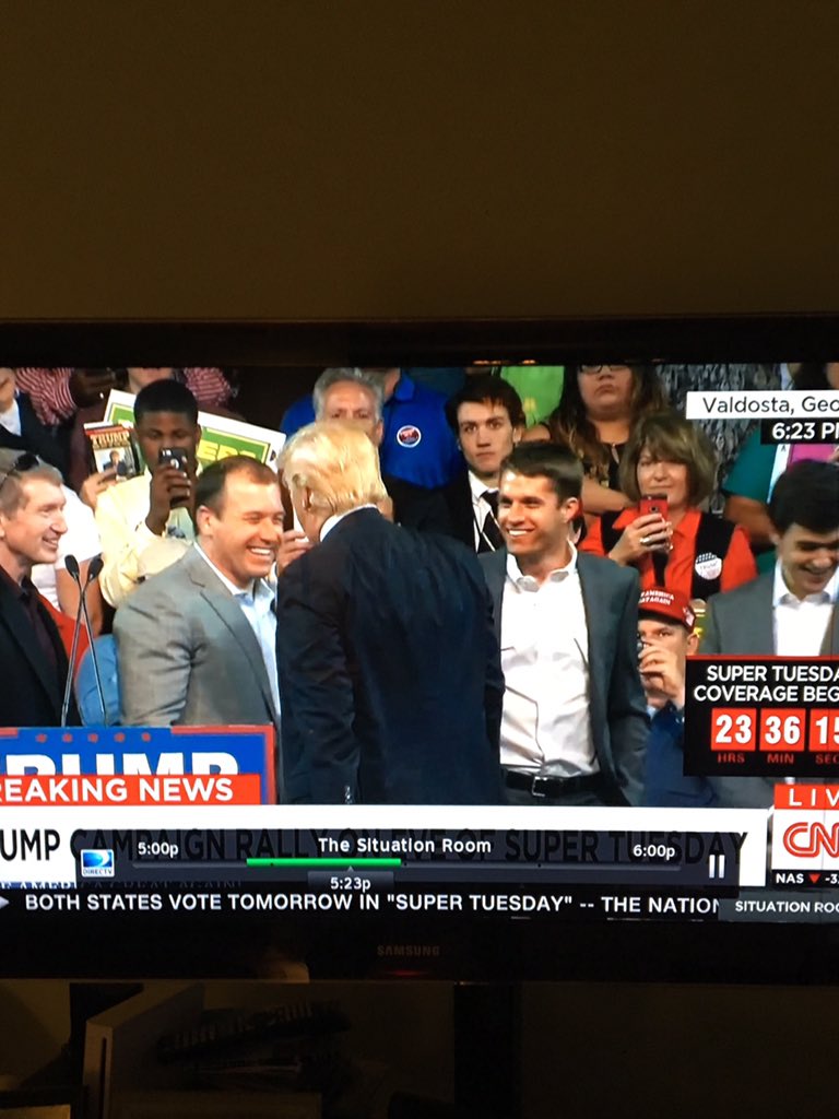 pamelarae32's tweet photo. @jeff_gluck @Knighter01 @realDonaldTrump @CNN And David Regan... https://t.co/AWNYqrEcW7
