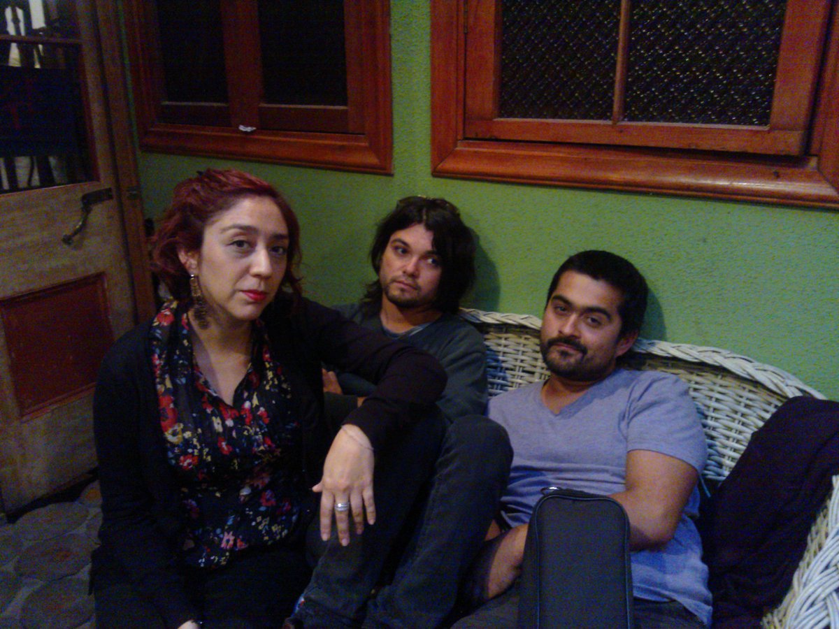 A minutos de comenzar junto a nuestros amigos de <a href="/Marejadalibros/">Marejada de Libros</a> @damarisalici4 <a href="/SaavedraMati/">Matias Saavedra</a> en @nodovalpo