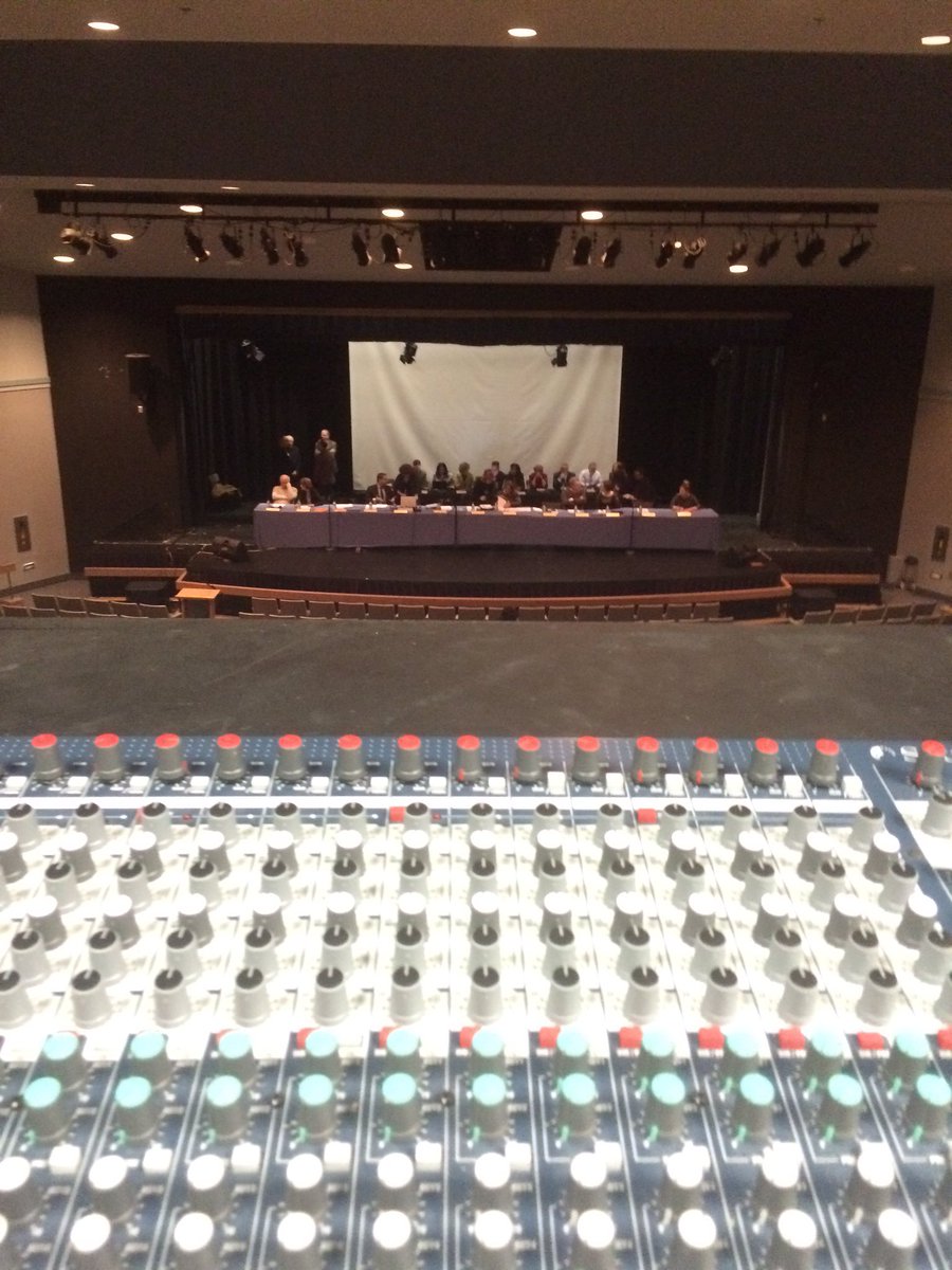 villytech's tweet photo. Our tech @kb1066 view from the booth tonight. https://t.co/elxbr9TCIZ