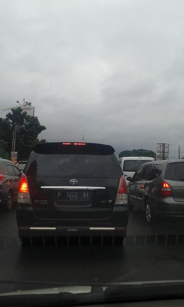 aditristianto's tweet photo. Stp pagi jln baru solis macet parah krn sklh bin* insa**,kpn ini dibereskan pak wali @BimaAryaS &amp; @PolresBogorKota ? https://t.co/3Zbl41Y9GY