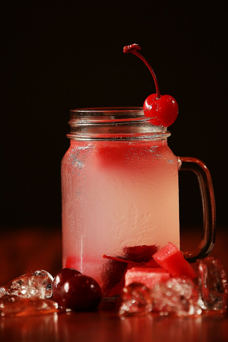 Dcubeshp punya beberapa healthy drinks, salah satunya yg seksi ini kak. De Red cherry Berry infused water #dcubeshp