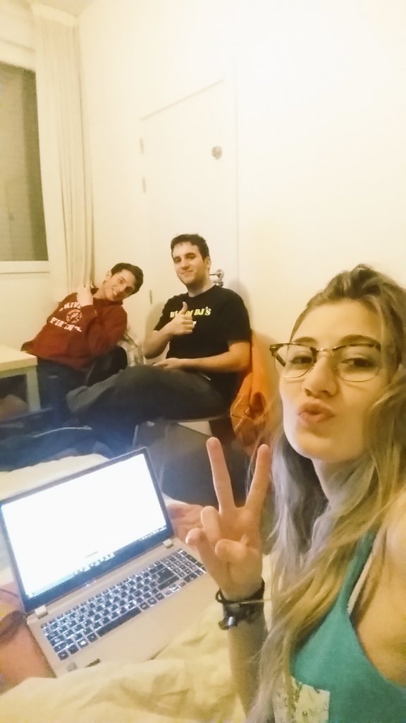 Mariader11's tweet photo. @elchiringuitotv #ChiriSelfie @xavierpf95 https://t.co/CMSXb9VNEp