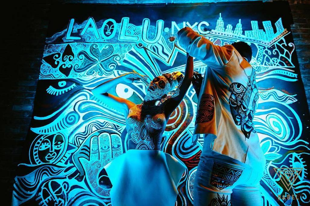 Creating art on canvases AND people at Dimanche <a href="/laolusenbanjo/">Laolu Senbanjo</a> 👌🎨💙 #artistswelove #believe… ift.tt/1oU6cLb