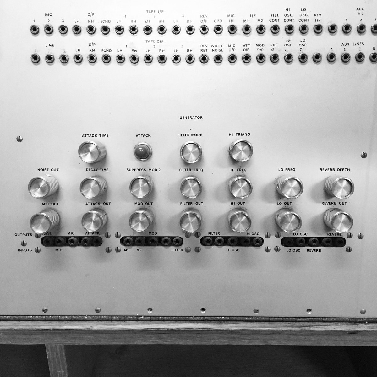 mess_ltd's tweet photo. The VCS1, prototype synth that led to the VCS3. 1 of 3 handmade by the EMS founders. #ems #vcs1 #vcs3 #messltd https://t.co/xy82qLjqpx