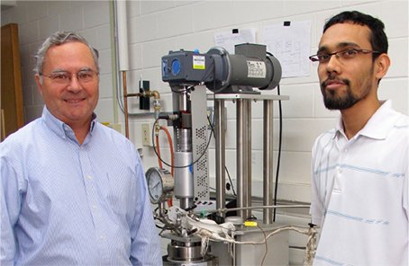 UWEnergy's tweet photo. .@UWmadison inventor develops an inexpensive way to break down plants for fuel conversion: https://t.co/Y4tuUWXFP8 https://t.co/5N58kf4uj3