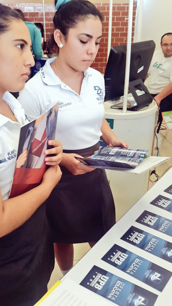 SoftwareUPB's tweet photo. Conoce la oferta educativa de la @upbacalar ven a nuestro modulo de información  en el @Cbtis253 https://t.co/gJrFFBnanM