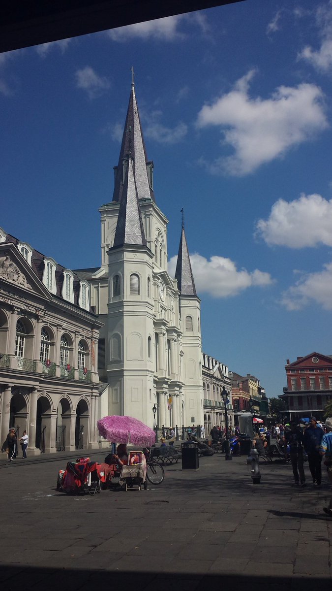erinrovin's tweet photo. How is everyone spending their bonus day? #LeapYear  #nola #littlelaveau https://t.co/yc5tMz36JS