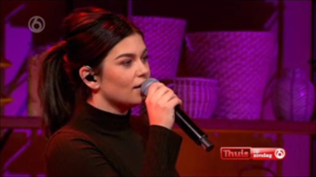 RoxyHazesFan's tweet photo. Roxeanne Hazes - Bloed, Zweet en Tranen bij #ThuisOpZondag. Hier te beluisteren ➡️ https://t.co/qifoie3qby https://t.co/lBjPeAXCNS