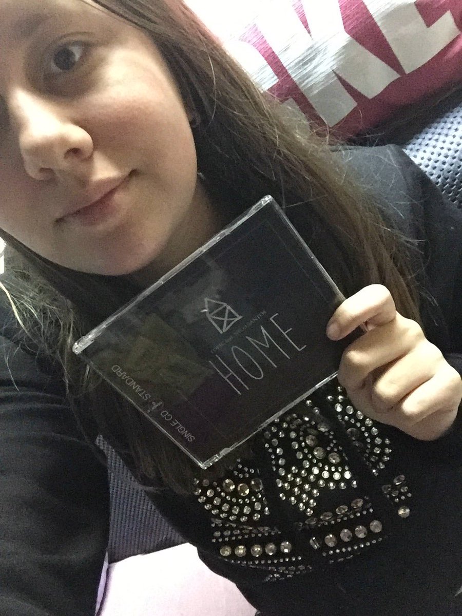 saratheiler's tweet photo. Ich bin stolz dieses Album in den Händen zu halten!❤️
Wünsche allen die mitmachen viel Glück!
#topicarmyhome https://t.co/JafFZ0JGAK
