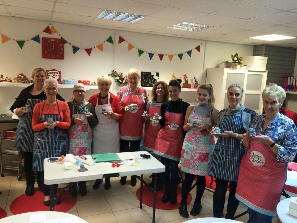craftyfingersuk's tweet photo. #sthelenshour Our beginners class is always a great laugh but lots to learn too ! https://t.co/Zx1OLZtpLv https://t.co/btaVRHvjMg