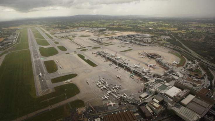 AirportInformer's tweet photo. Flights Delayed After Spillage On Gatwick Runway: Sky News https://t.co/cOl3AfZoog https://t.co/rXv0rXkjWi