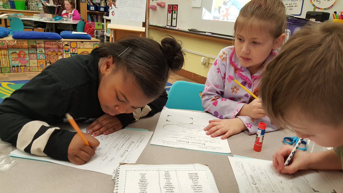 Seregs3rdGrade's tweet photo. Miss Briley doing a fantastic job teaching#wrightelementaryisthebest https://t.co/wQj33uor8T