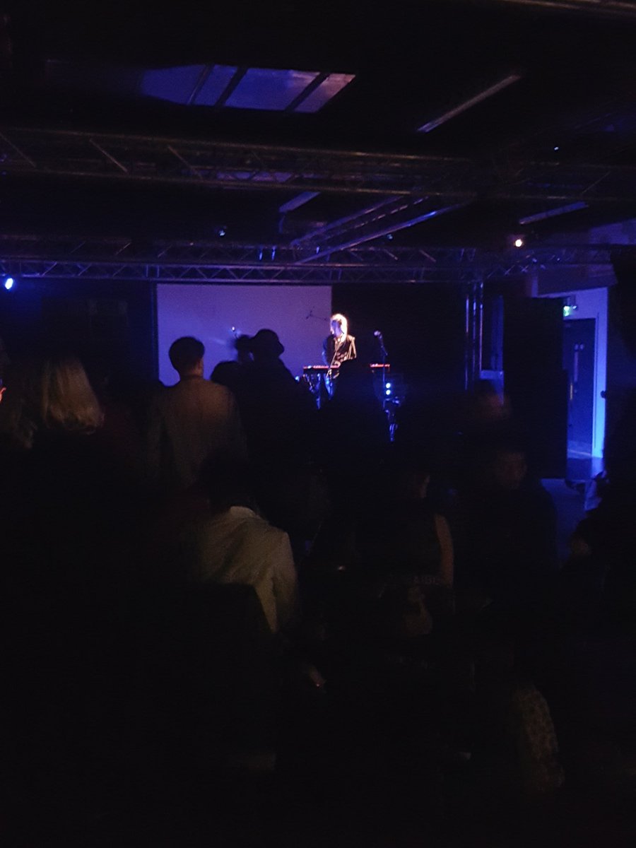 nmb340's tweet image. #tipsfortravellers Find an SU for cheap drinks. Also, @immywilliams07 might be playing!