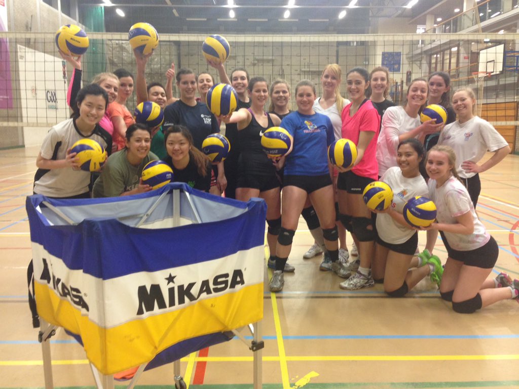 QUBVolleyball's tweet photo. Queens University Ladies getting ready for some games #OneDayMore4Volleyball @NIVolleyball @CEVolleyball https://t.co/JHe5aNCoDw